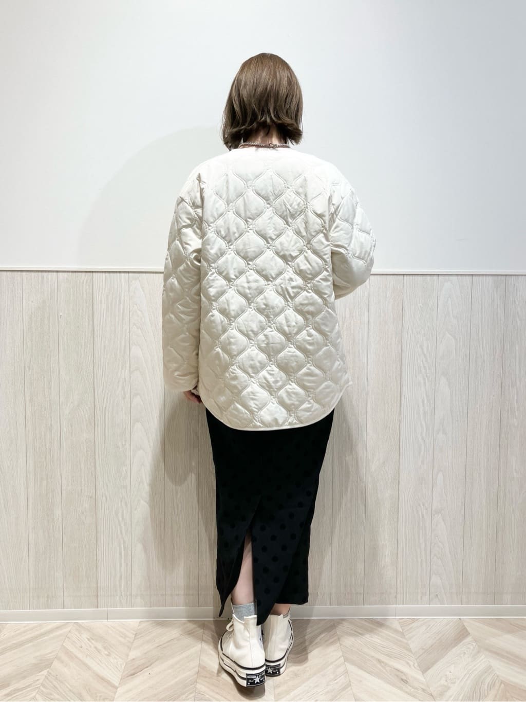 shokoさんの「SHOO･LA･RUE｜◆【洗える/S-LL】お顔周りすっきり 優しい肌触りのVネックニット」を使ったコーディネート