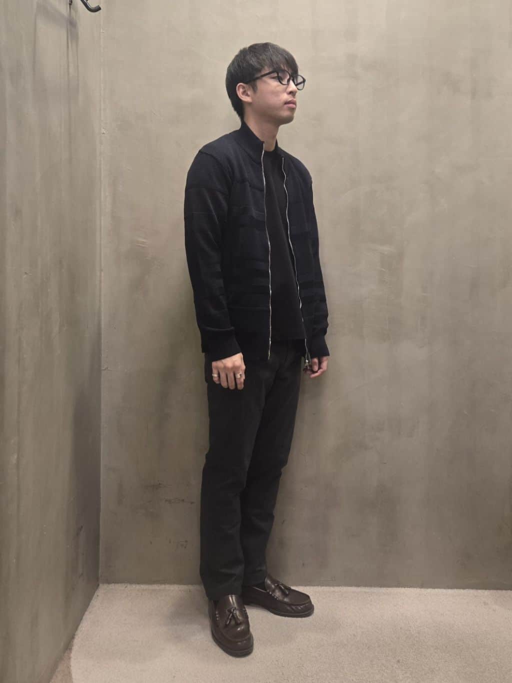 白木駆さんの「TAKEO KIKUCHI｜【Made in JAPAN】播州織 ヘリンボン ストレート パンツ」を使ったコーディネート