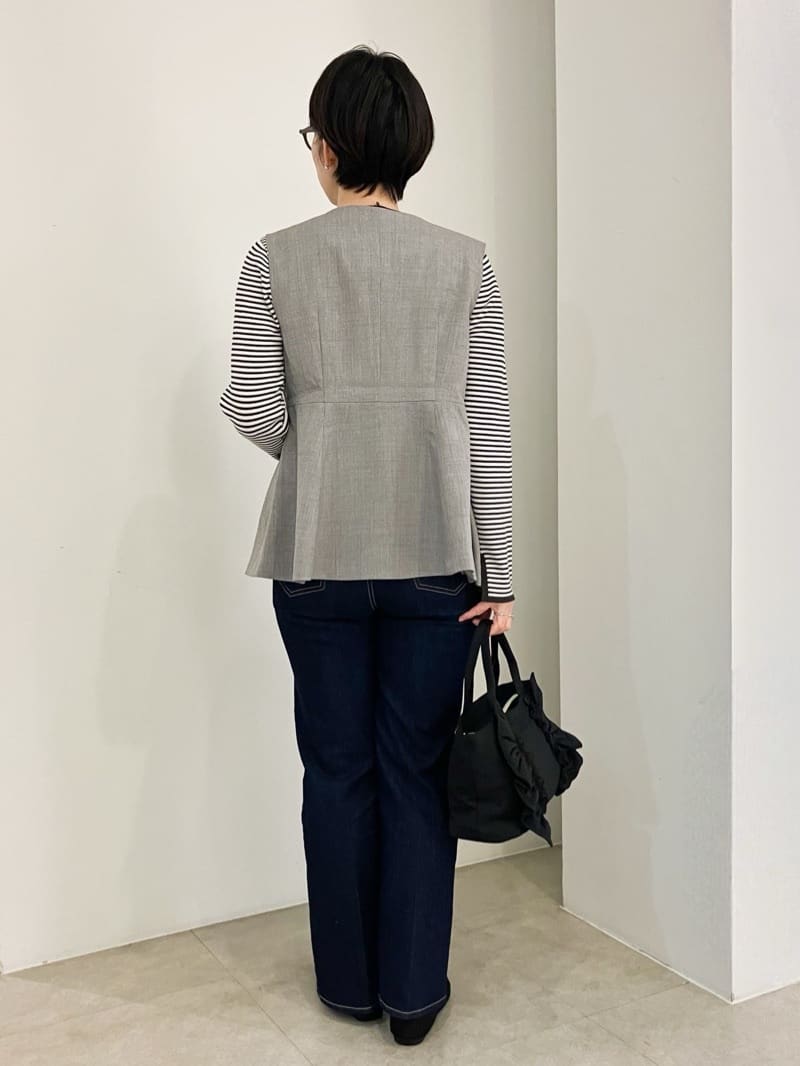 KUROさんの「grove｜◆ペプラムジレ」を使ったコーディネート