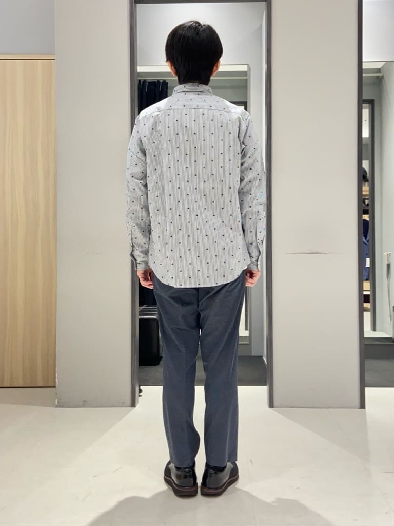 わいずみさんの「TAKEO KIKUCHI｜ハットモチーフ ジャカード ストライプ シャツ」を使ったコーディネート