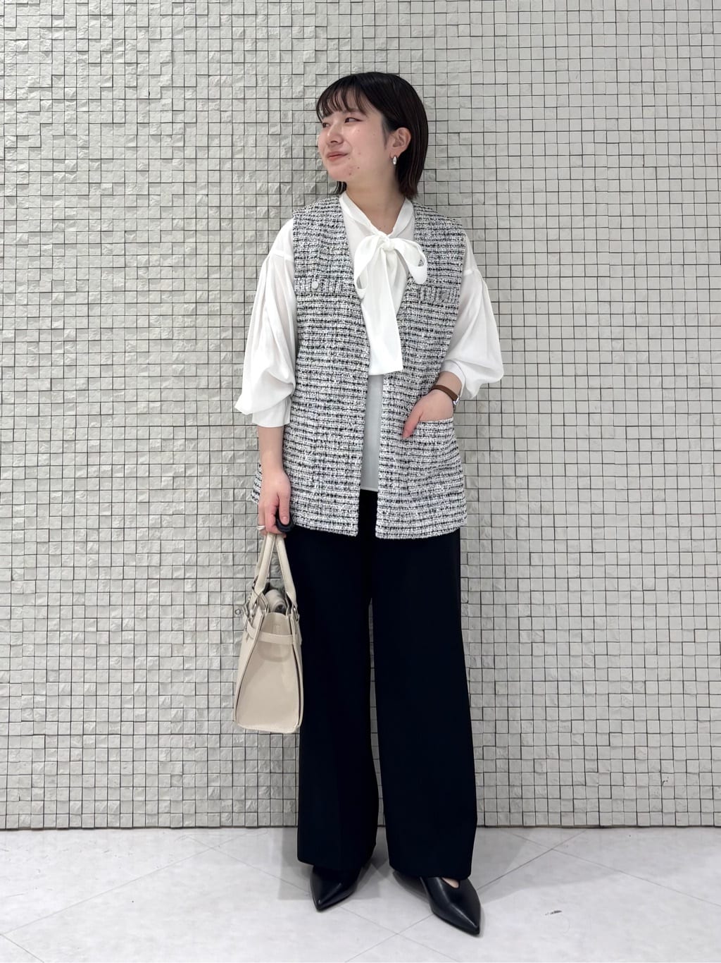 sakuさんの「INDIVI｜【洗える／UVケア／スーツ】ストレッチワイドパンツ」を使ったコーディネート