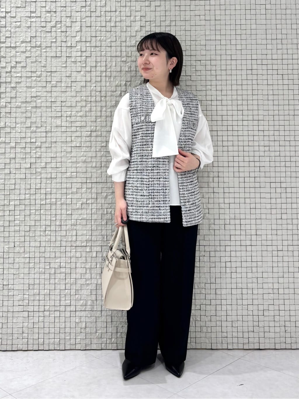 sakuさんの「INDIVI｜【洗える／UVケア／スーツ】ストレッチワイドパンツ」を使ったコーディネート