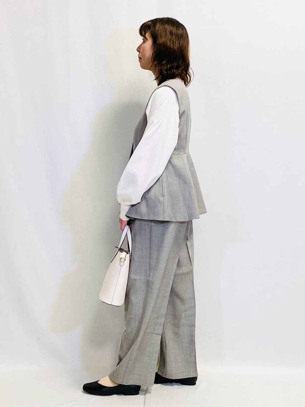 COCOさんの「grove｜◆ペプラムジレ」を使ったコーディネート