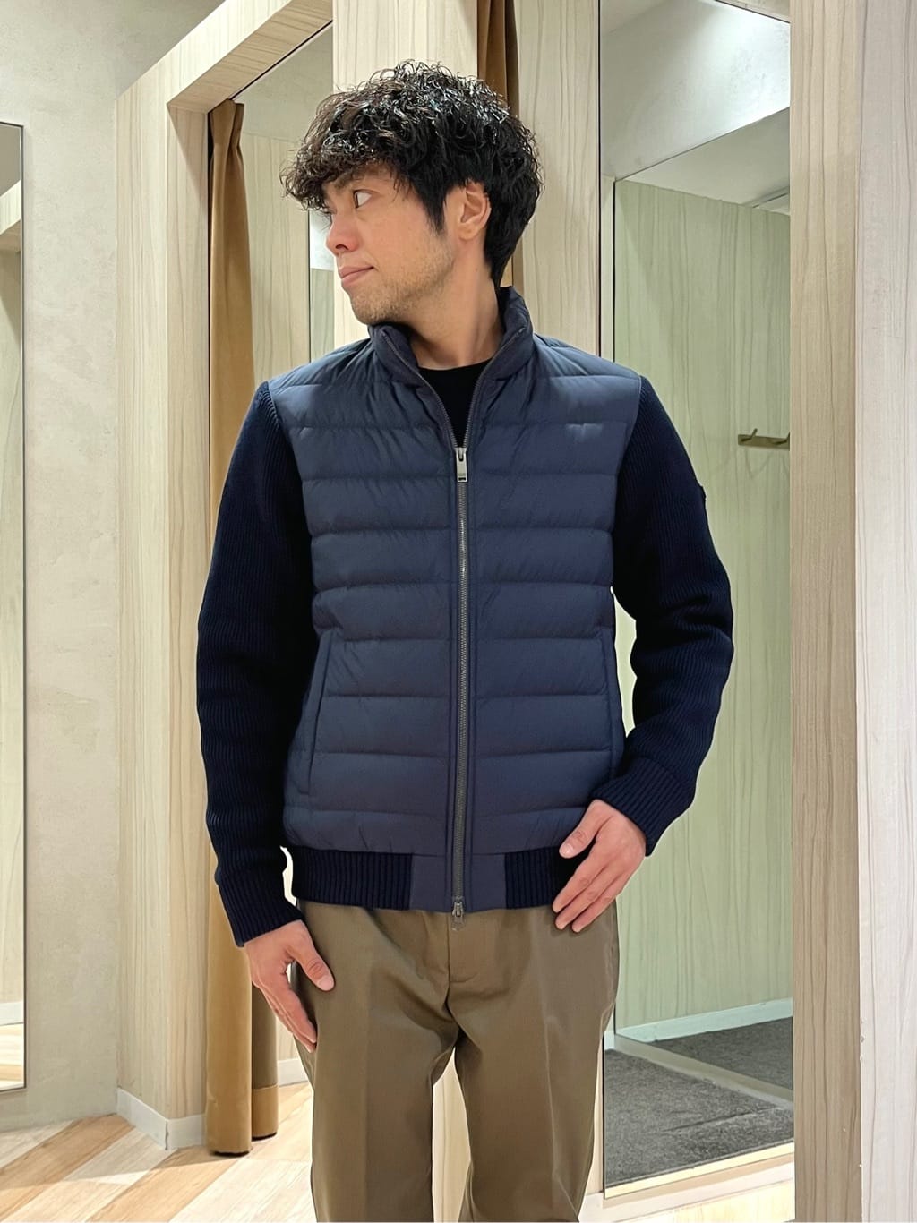 URAさんの「TAKEO KIKUCHI｜【オフィスカジュアル対応】ドレス チノパンツ」を使ったコーディネート