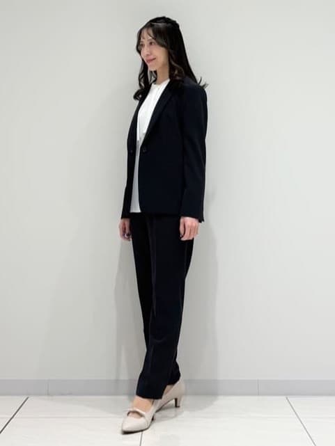 kayoさんの「INDIVI｜【洗える／UVケア／スーツ】ストレッチタックテーパードパンツ」を使ったコーディネート