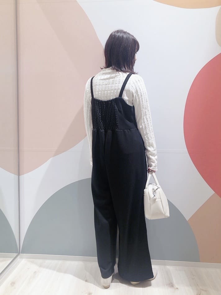 長女さんの「SHOO･LA･RUE｜◆ストレッチアーモンドトゥパンプス」を使ったコーディネート