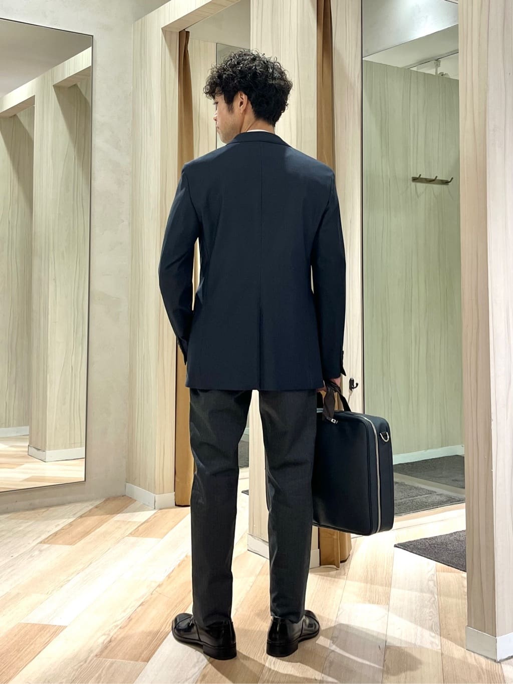 URAさんの「TAKEO KIKUCHI｜【Made in JAPAN】播州織 ヘリンボン ストレート パンツ」を使ったコーディネート