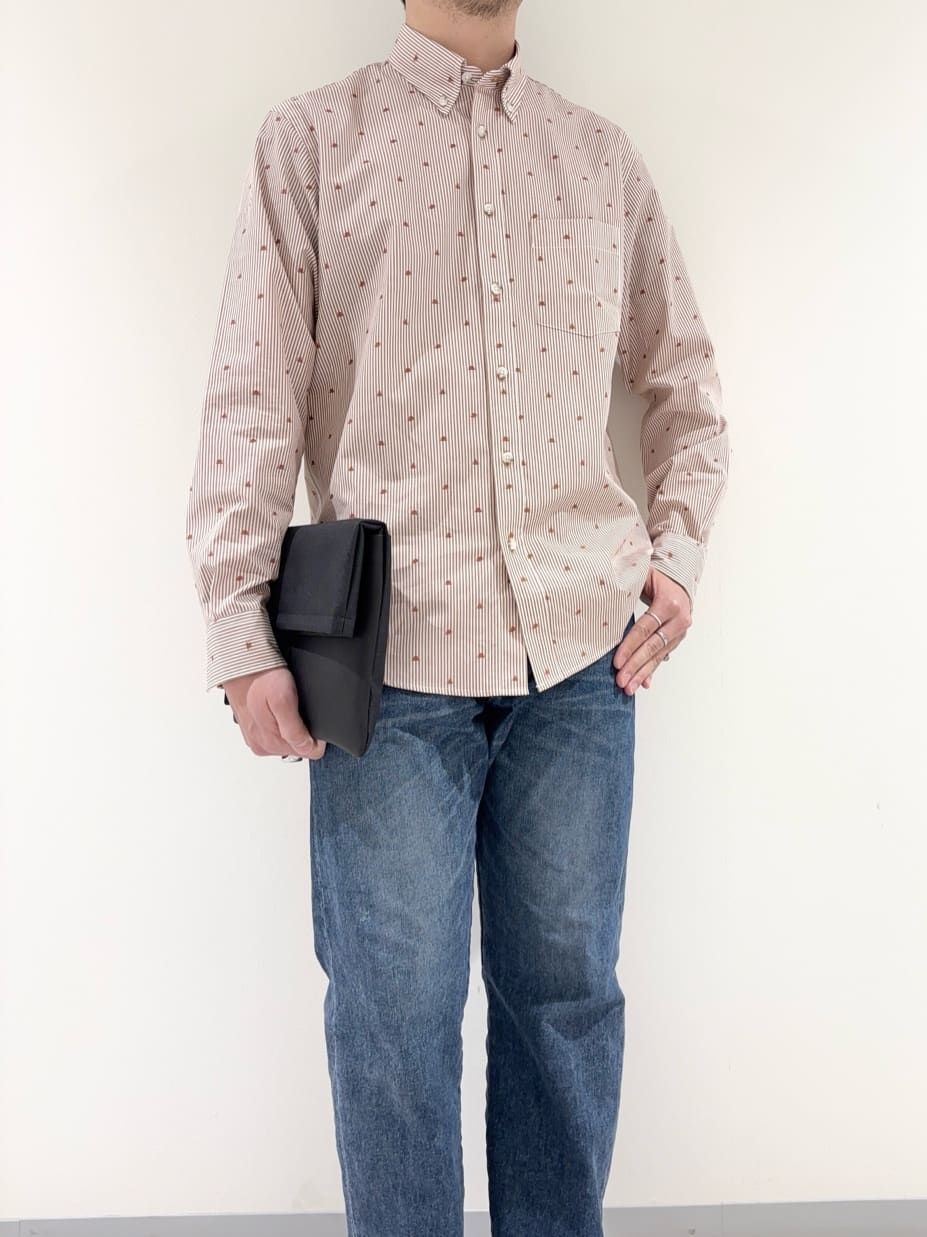 及川さんの「TAKEO KIKUCHI｜ハットモチーフ ジャカード ストライプ シャツ」を使ったコーディネート