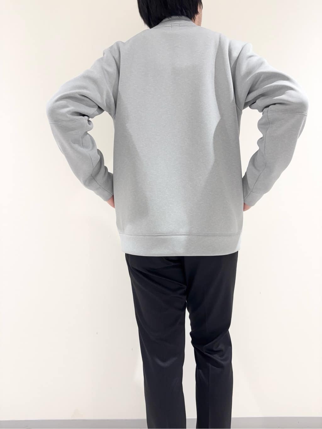 及川さんの「TAKEO KIKUCHI｜【ONOFF対応】TRダブルニット ストレッチパンツ」を使ったコーディネート