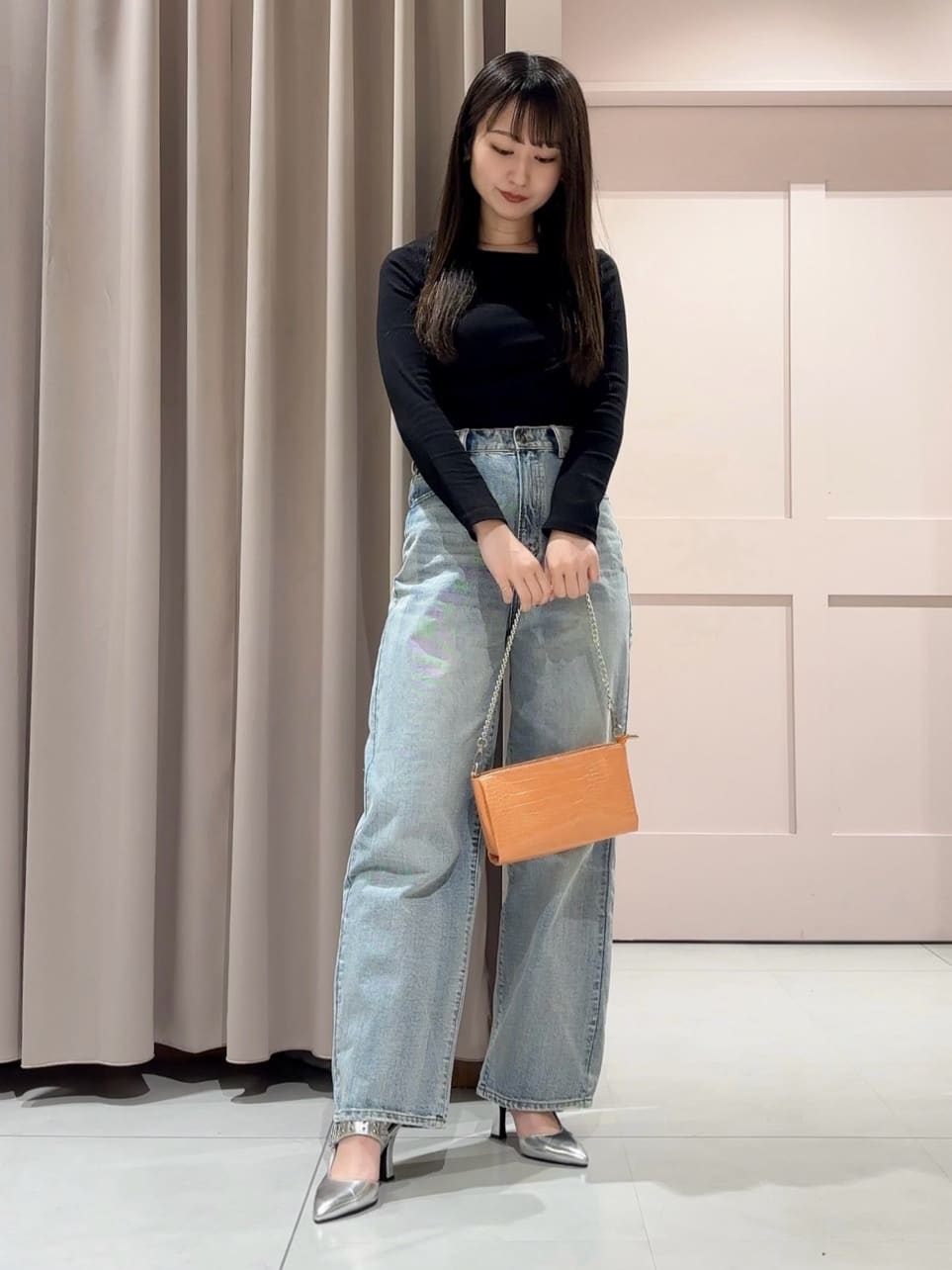 RINAさんの「ESPERANZA｜グロメットバックストラップパンプス」を使ったコーディネート