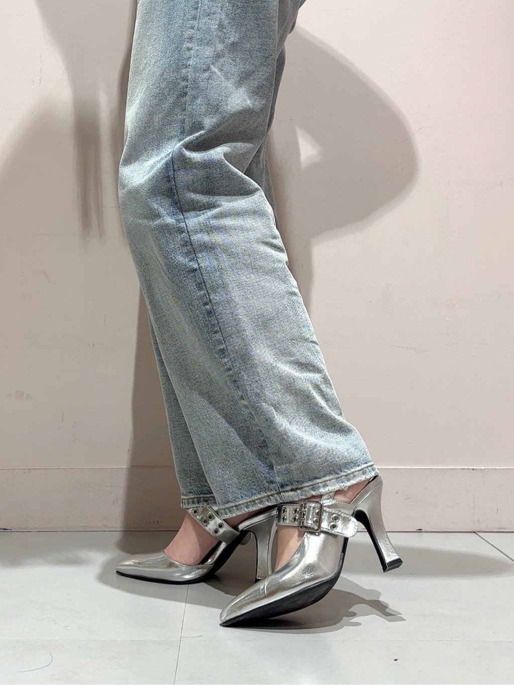 RINAさんの「ESPERANZA｜グロメットバックストラップパンプス」を使ったコーディネート