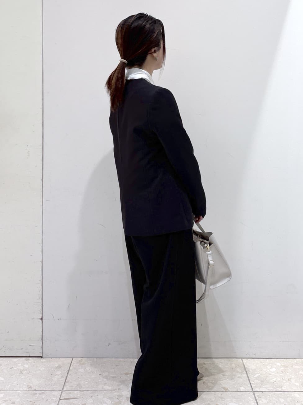 mameさんの「OPAQUE.CLIP｜《通勤／セットアップ対応》Vネックジャケット／ダブルクロス【洗濯機洗い可】」を使ったコーディネート