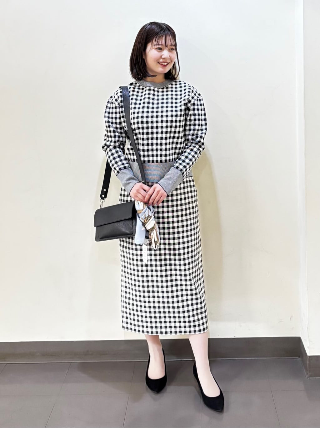 いくみさんの「UNTITLED｜【手洗い／88cm正方形】バイカラーハーネススカーフ」を使ったコーディネート