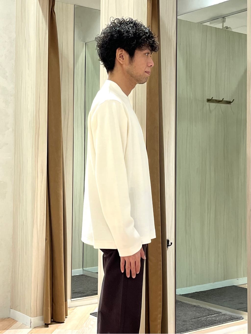 URAさんの「TAKEO KIKUCHI｜【Made in JAPAN】播州織 ストレッチ パンツ」を使ったコーディネート