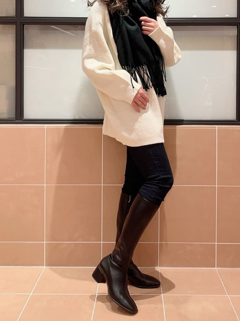 kaoriさんの「ESPERANZA｜洗えるシンプルカラーストール 累計販売約5000枚【防寒／マフラー／無地／ギフト】」を使ったコーディネート
