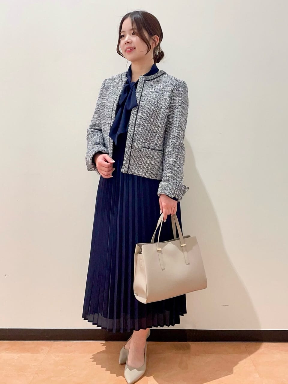 ayumiさんの「OPAQUE.CLIP｜◆《通勤対応》ジョーゼットプリーツワンピース【洗える】」を使ったコーディネート