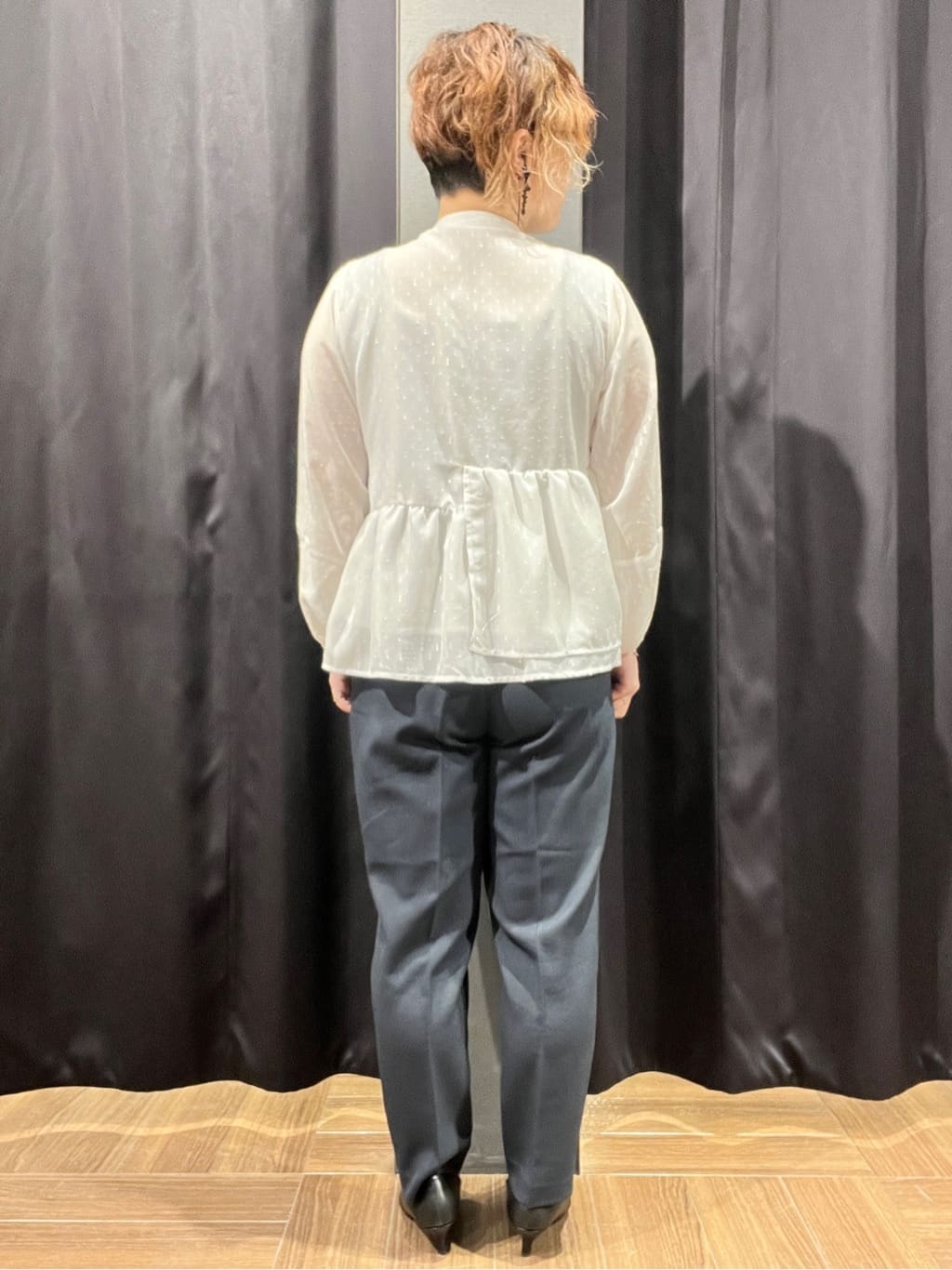 OKMKさんの「THE SHOP TK｜◆【セットアップ可／ONOFF活躍】カルゼショートジレ／洗える」を使ったコーディネート