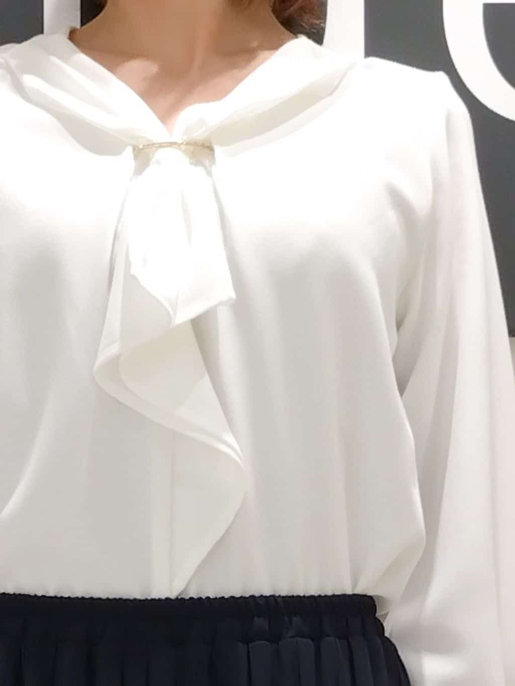 n.さんの「index｜◆ストレッチラッフルボウタイブラウス【洗濯機洗い可／防シワ】」を使ったコーディネート