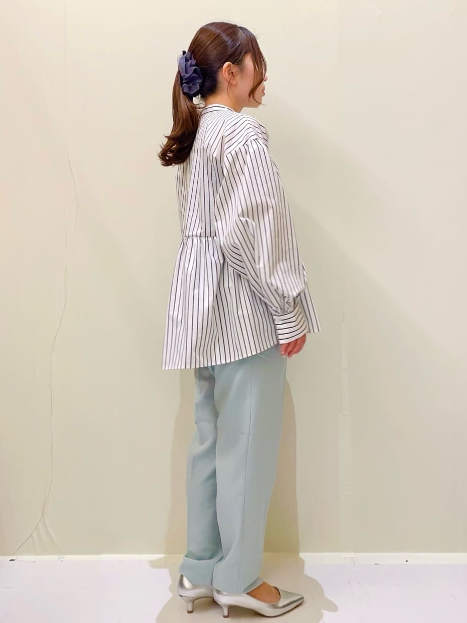 ayumiさんの「OPAQUE.CLIP｜◆バンドカラーペプラムシャツ【洗濯機洗い可】」を使ったコーディネート