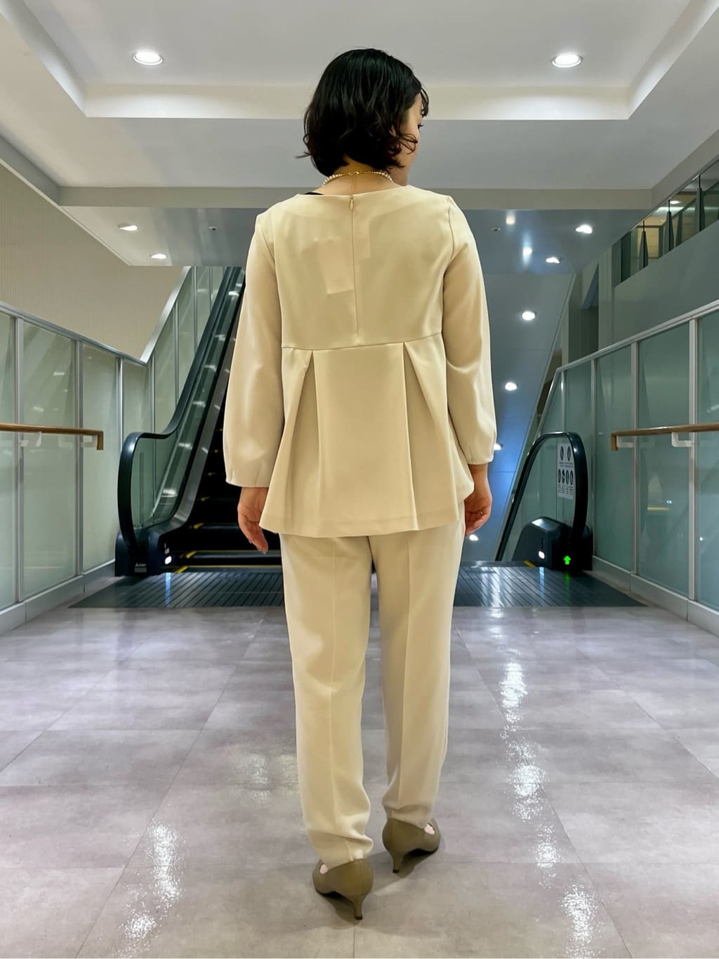 ちりんさんの「UNTITLED｜◆【セットアップ可能】ペプラムブラウス」を使ったコーディネート