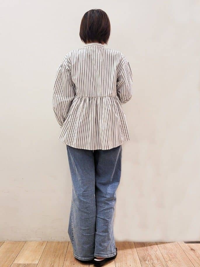yuyuさんの「OPAQUE.CLIP｜◆バンドカラーペプラムシャツ【洗濯機洗い可】」を使ったコーディネート