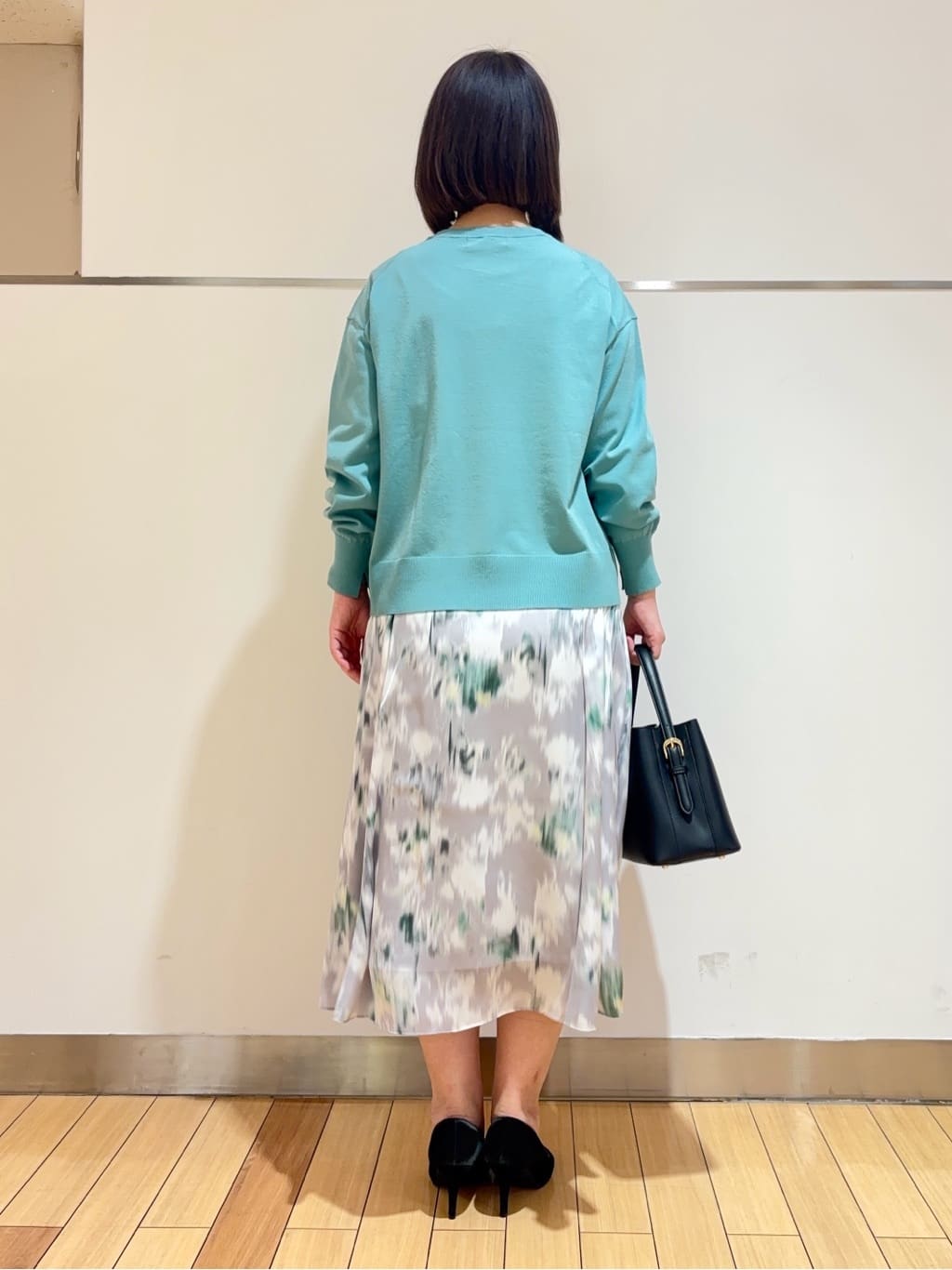 MIKIKOさんの「UNTITLED｜◆【後ろウエストゴム/花柄】ぼかしフラワー プリントスカート」を使ったコーディネート