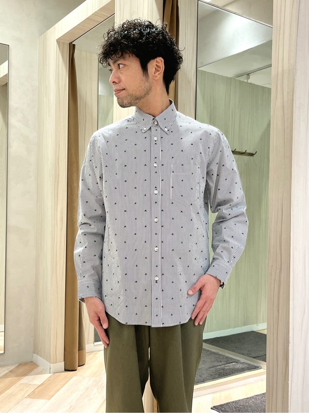 URAさんの「TAKEO KIKUCHI｜ハットモチーフ ジャカード ストライプ シャツ」を使ったコーディネート