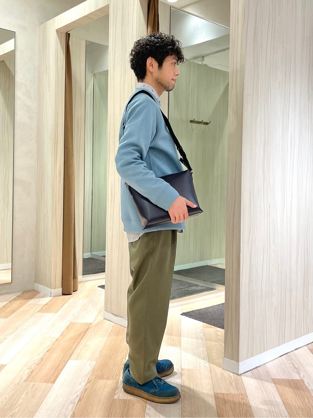 URAさんの「TAKEO KIKUCHI｜ハットモチーフ ジャカード ストライプ シャツ」を使ったコーディネート