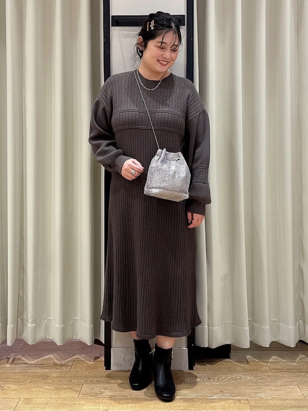 SoRAoさんの「grove｜◆アソートチェーン巾着ショルダー」を使ったコーディネート