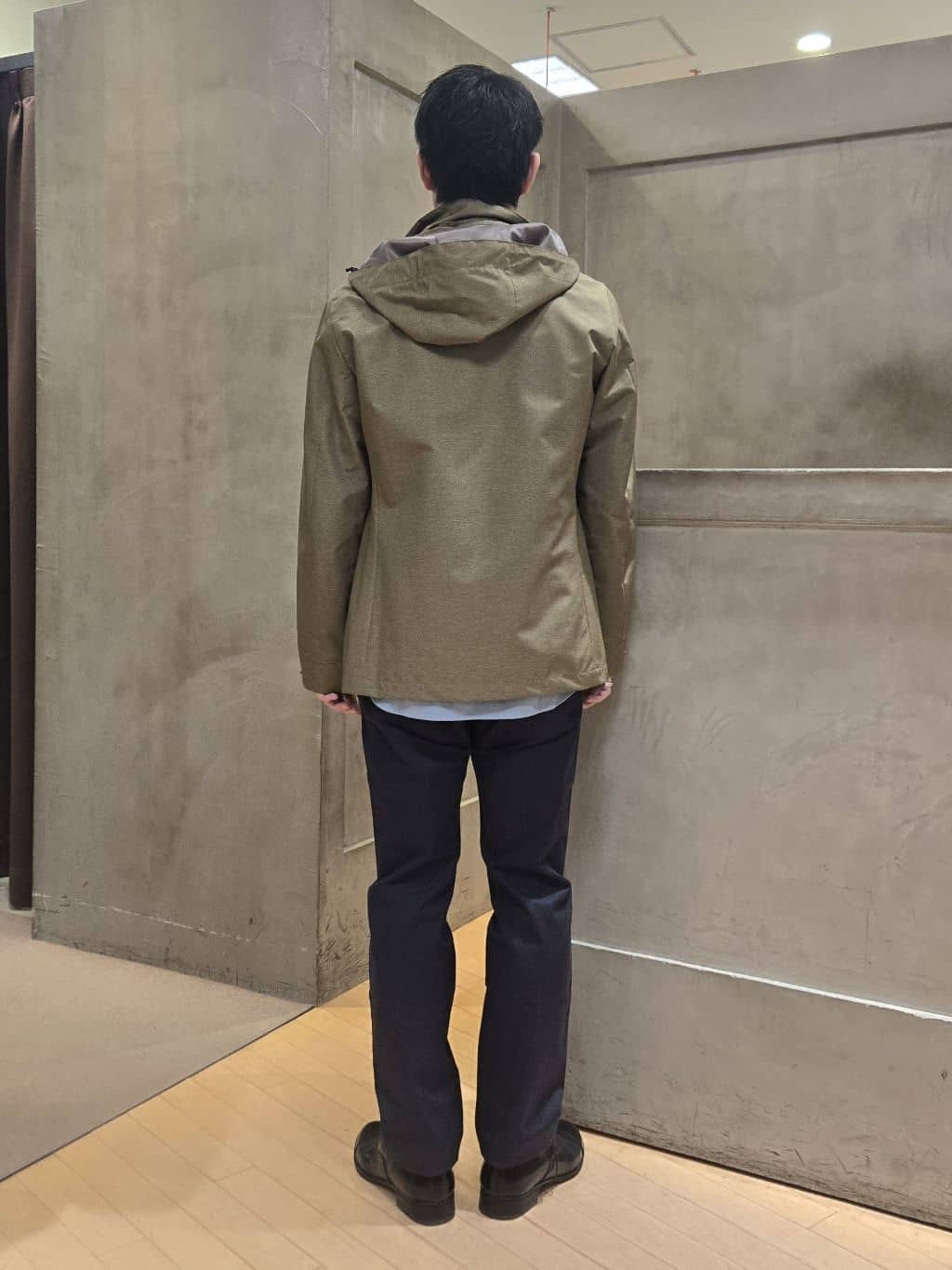 白木駆さんの「TAKEO KIKUCHI｜【全7サイズ&times;8色展開！】トップマルチヘリンボン パンツ」を使ったコーディネート