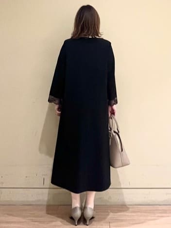 Juneさんの「UNTITLED｜◆【フォーマルドレス/セレモニー/オケージョン】袖レース サックワンピース」を使ったコーディネート