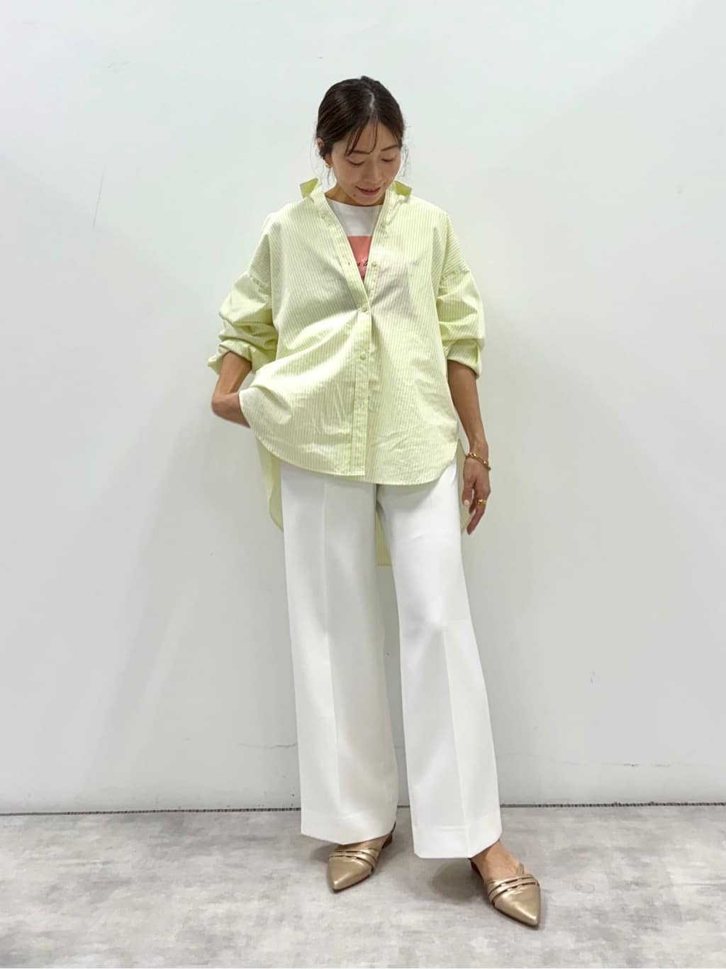 YUさんの「INDIVI｜◆【UVケア／カラーストライプ柄】袖コンシャスシャツ」を使ったコーディネート