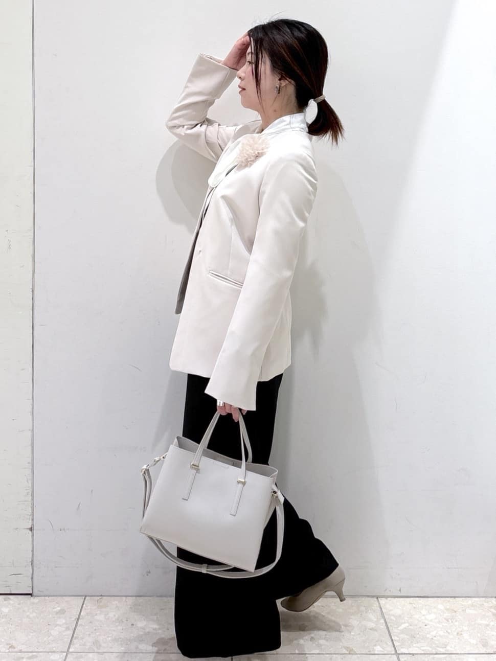 mameさんの「OPAQUE.CLIP｜《通勤／セットアップ対応》Vネックジャケット／ダブルクロス【洗濯機洗い可】」を使ったコーディネート