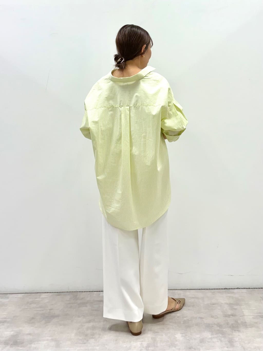 YUさんの「INDIVI｜◆【UVケア／カラーストライプ柄】袖コンシャスシャツ」を使ったコーディネート