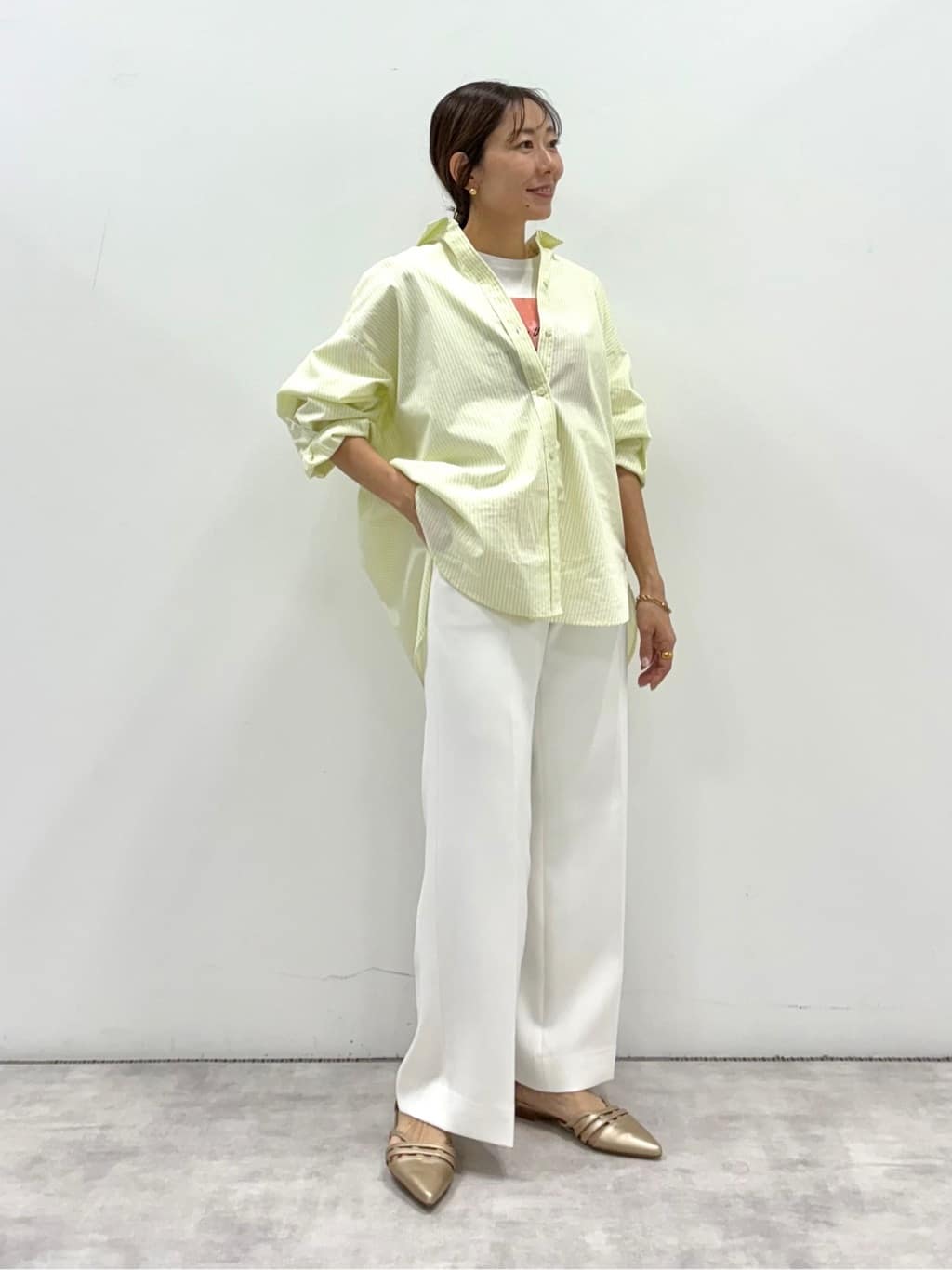 YUさんの「INDIVI｜◆【UVケア／カラーストライプ柄】袖コンシャスシャツ」を使ったコーディネート