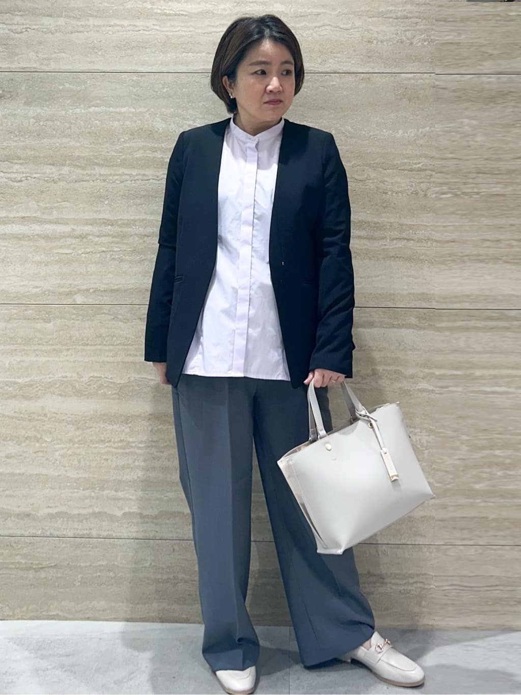 NAMIさんの「OPAQUE.CLIP｜《通勤／セットアップ対応》Vネックジャケット／ダブルクロス【洗濯機洗い可】」を使ったコーディネート