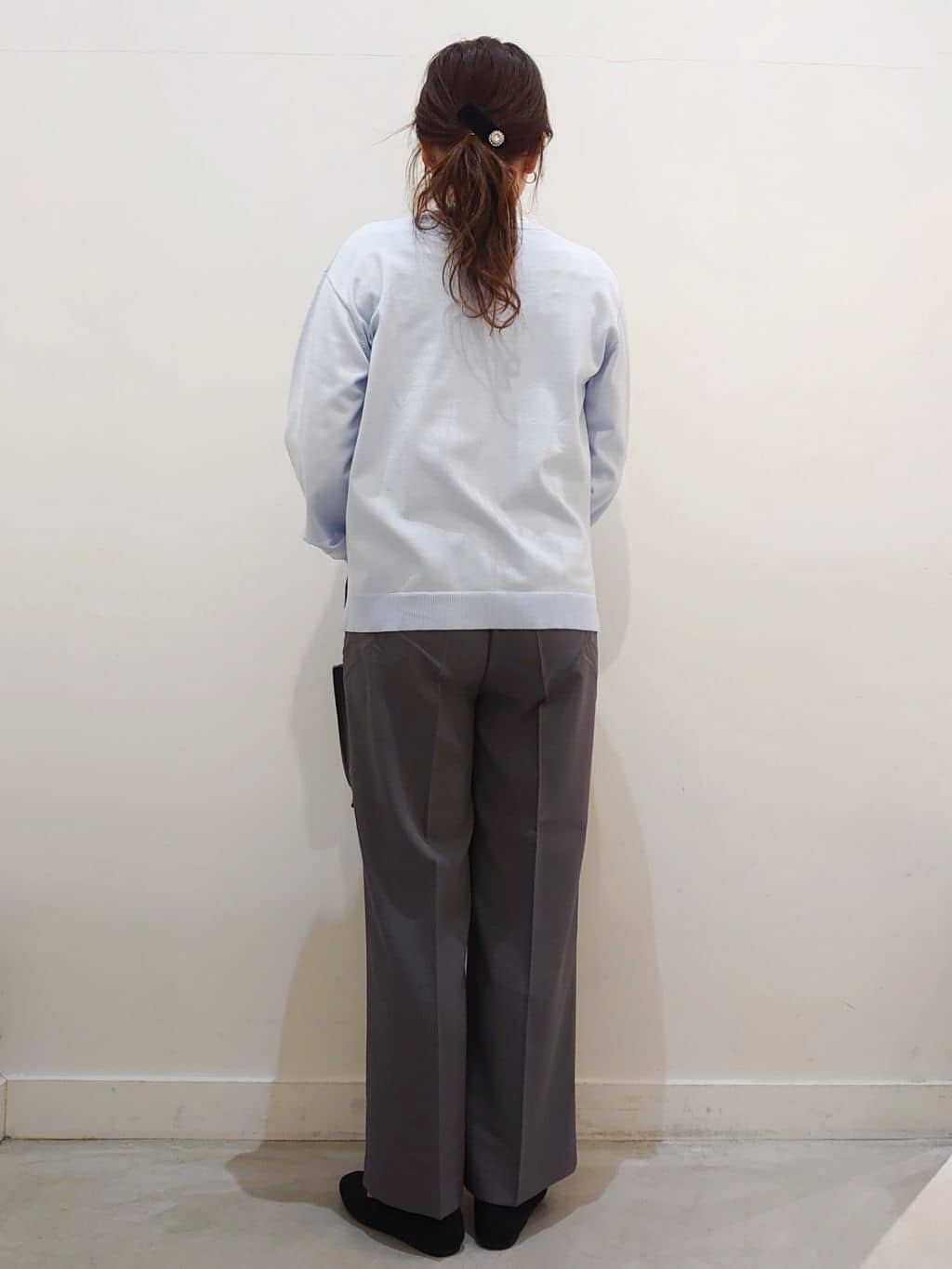 minamiさんの「OPAQUE.CLIP｜◆ジョーゼット切替スリーブニット【洗濯機洗い可】」を使ったコーディネート