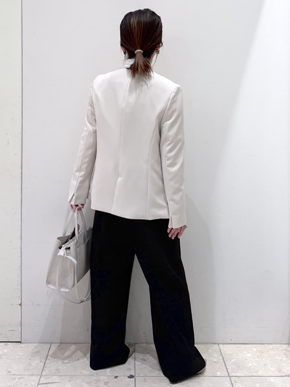 mameさんの「OPAQUE.CLIP｜《通勤／セットアップ対応》Vネックジャケット／ダブルクロス【洗濯機洗い可】」を使ったコーディネート