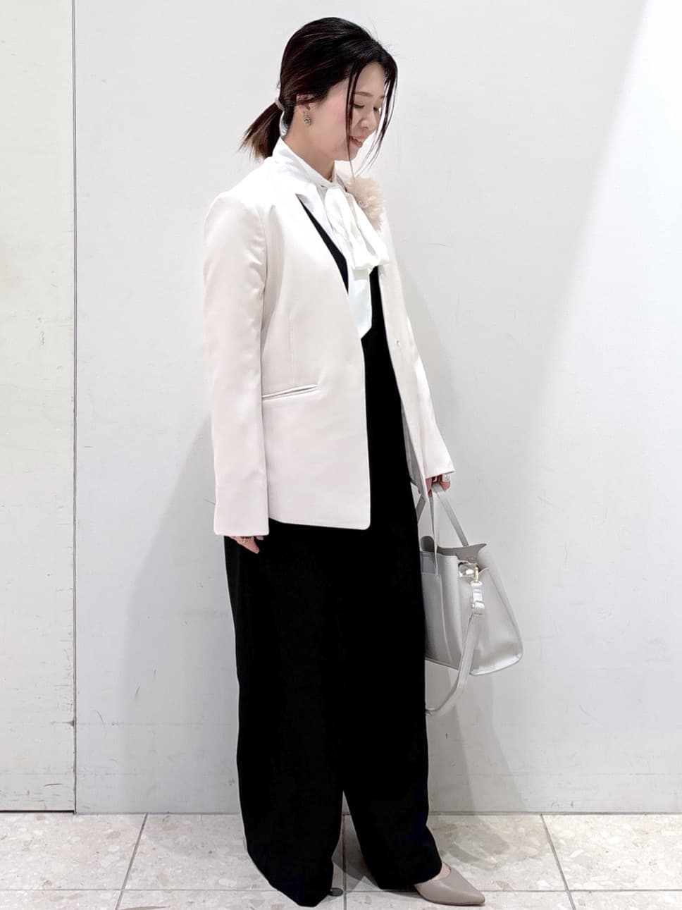 mameさんの「OPAQUE.CLIP｜《通勤／セットアップ対応》Vネックジャケット／ダブルクロス【洗濯機洗い可】」を使ったコーディネート