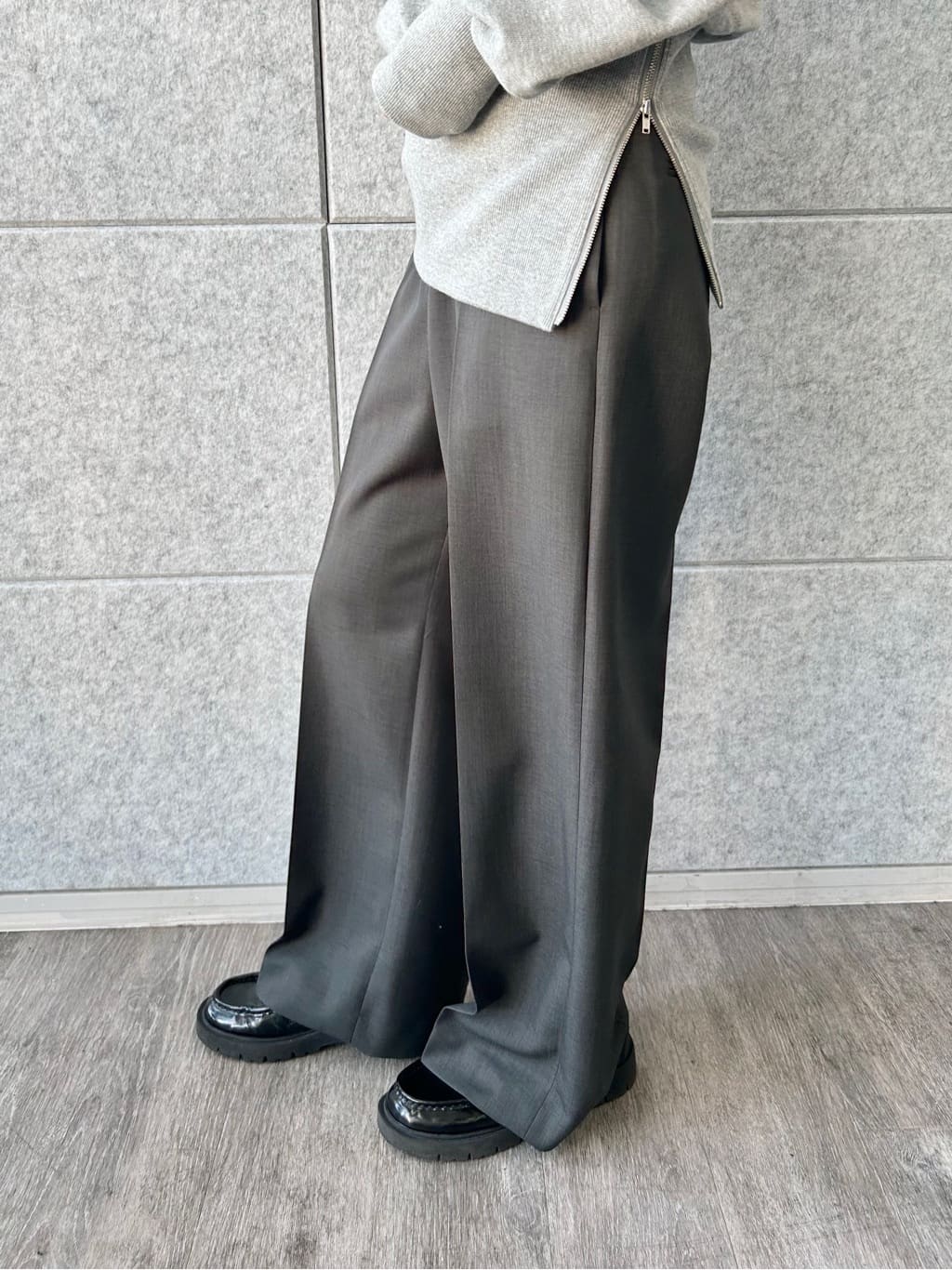 harunaさんの「CODE A｜turn up chic trousers」を使ったコーディネート