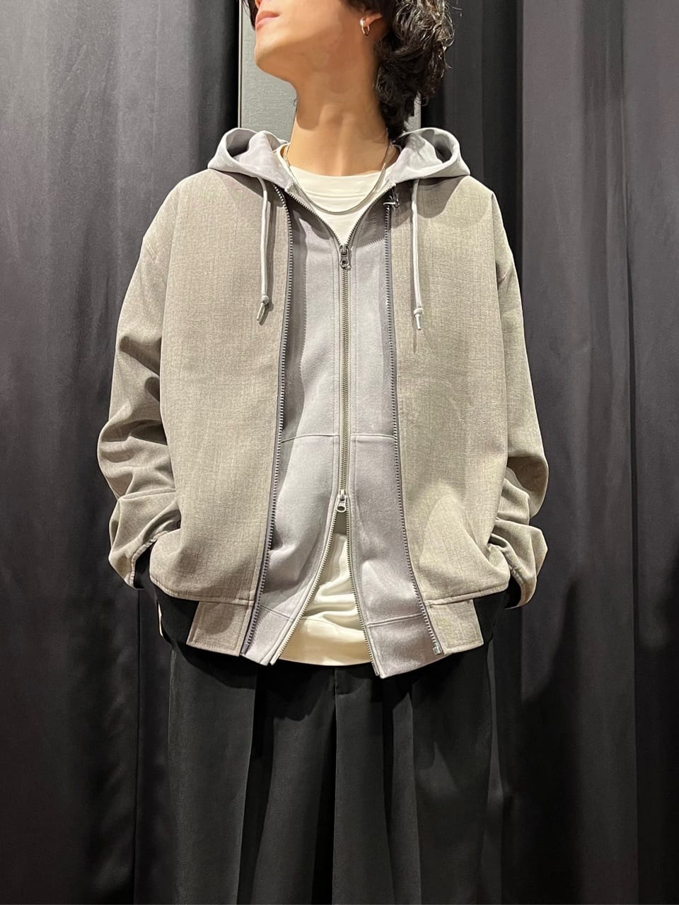 motoさんの「THE SHOP TK｜◆【CAVIAN/キャビアン】リサイクルシャークスキンジップブルゾン セットアップ可」を使ったコーディネート