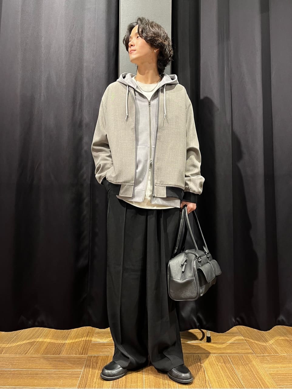 motoさんの「THE SHOP TK｜◆【CAVIAN/キャビアン】リサイクルシャークスキンジップブルゾン セットアップ可」を使ったコーディネート
