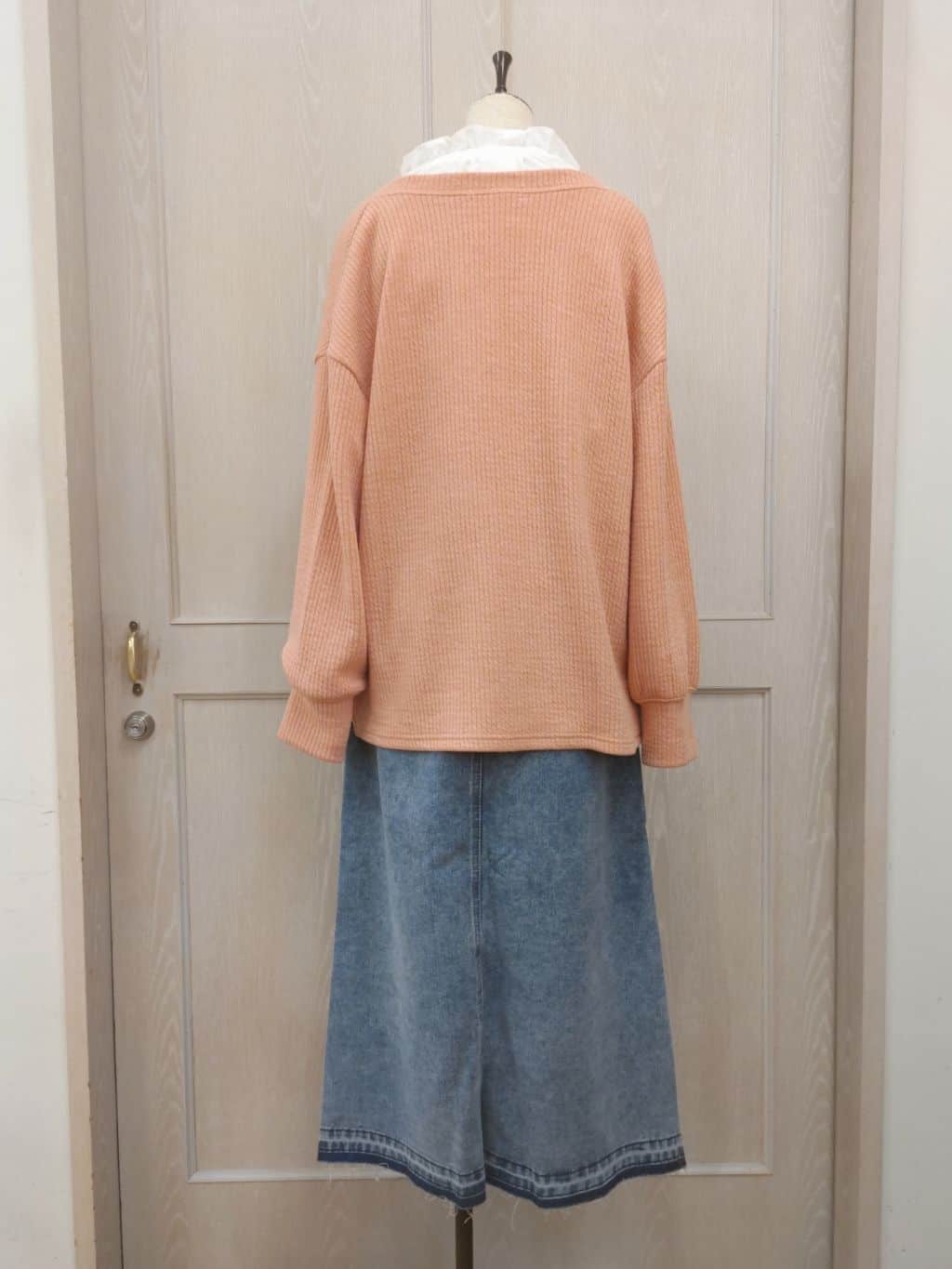 naoさんの「SHOO･LA･RUE｜◆【S-LL】柔らかさが癖になる 凹凸Vネックカーディガン」を使ったコーディネート