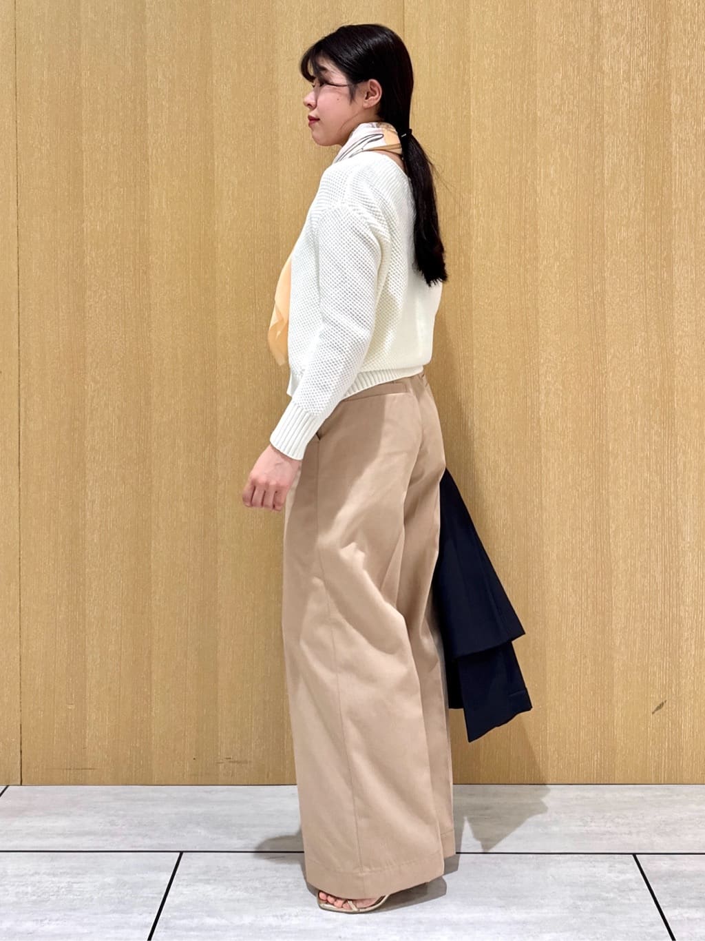 nanaさんの「UNTITLED｜【手洗い／88cm正方形】バイカラーハーネススカーフ」を使ったコーディネート