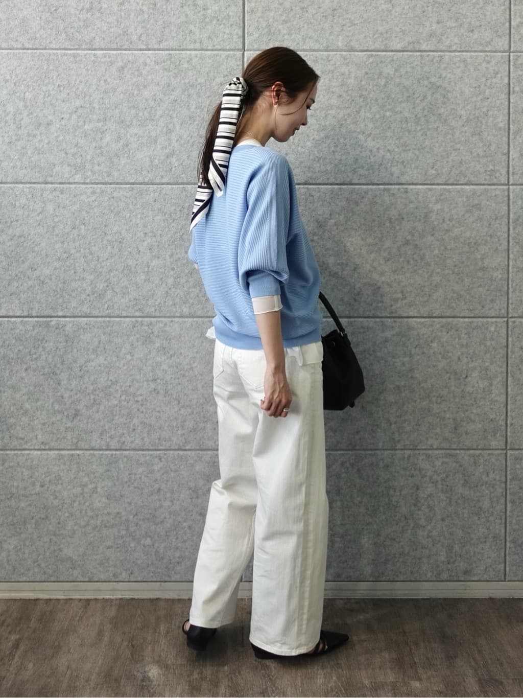 mitsukiさんの「INDIVI｜【褒められデニム】ワイドストレート デニムパンツ」を使ったコーディネート