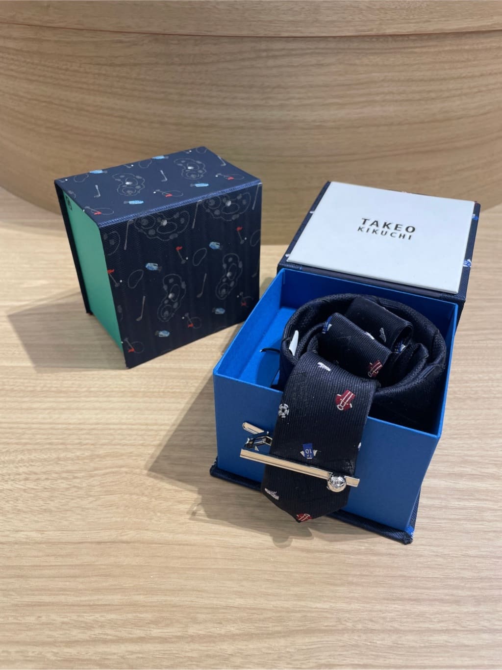 川口さんの「TAKEO KIKUCHI｜【BOXセット】Enjoy Sports ネクタイ＆タイバー」を使ったコーディネート