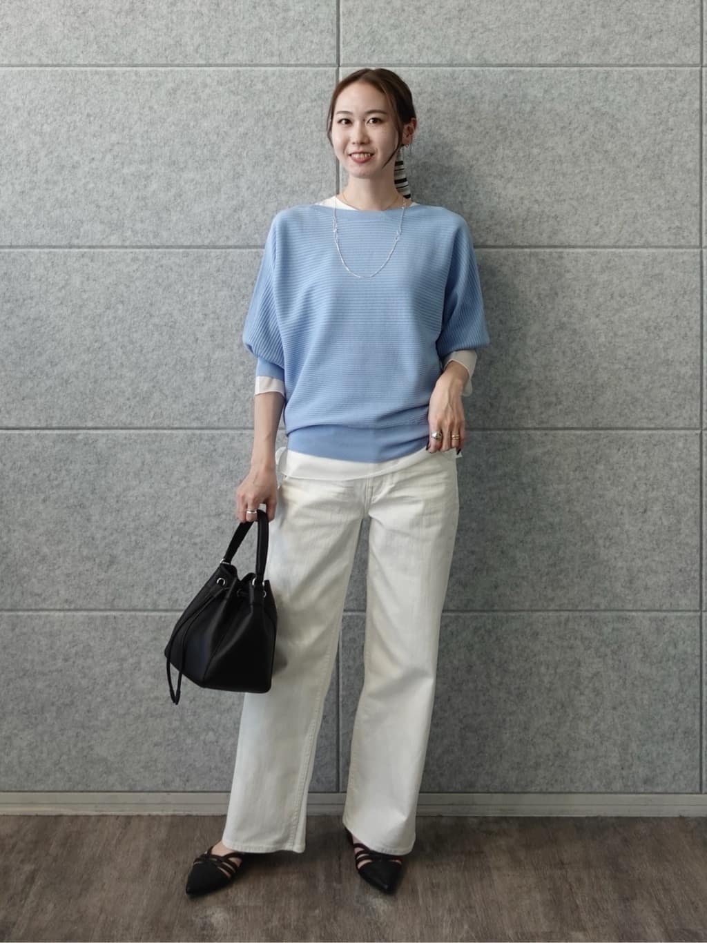 mitsukiさんの「INDIVI｜【褒められデニム】ワイドストレート デニムパンツ」を使ったコーディネート