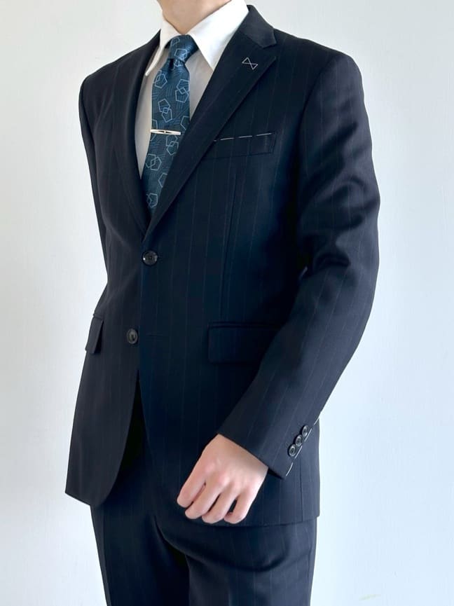 イッシーさんの「TAKEO KIKUCHI｜【THE FLAGSHIP】矢絣 ストライプ スーツ」を使ったコーディネート