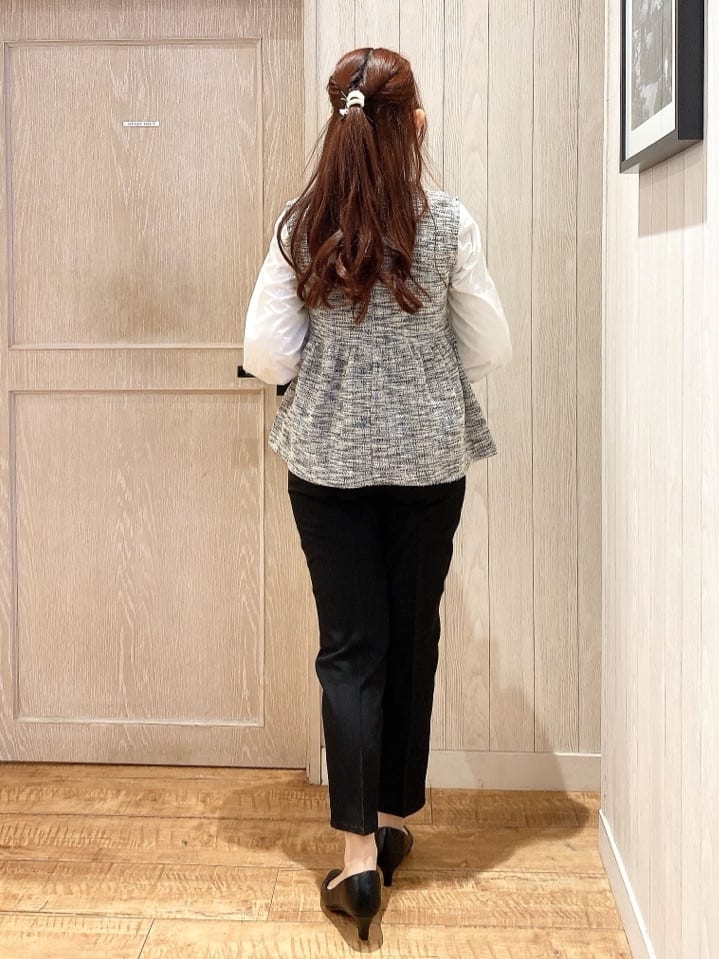 miiさんの「SHOO･LA･RUE｜◆【通勤/セレモニー】Vカットデザインで足が美しく見える ベーシック5cmパンプス」を使ったコーディネート
