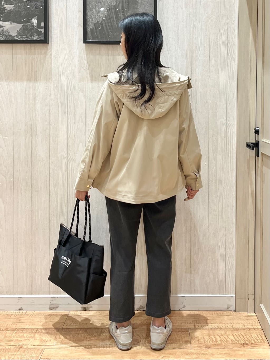 youさんの「SHOO･LA･RUE｜◆【S-LL/防花粉/撥水】かわいいもかっこいいも叶える 欲張りマウンテンパーカ」を使ったコーディネート